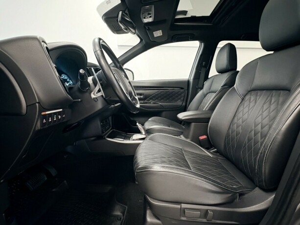 mitsubishi-outlander-plug-in-petrol-2018-big-7