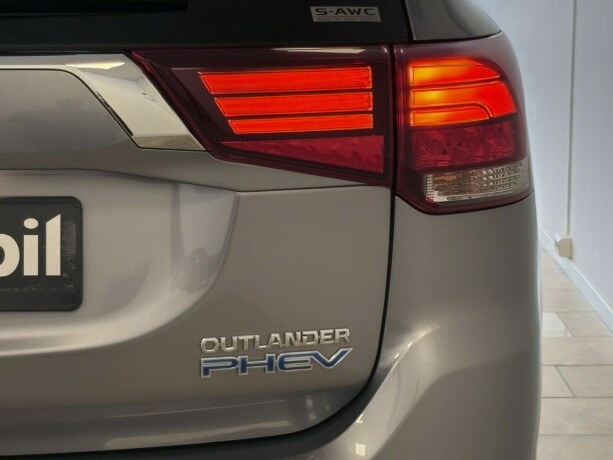 mitsubishi-outlander-plug-in-petrol-2018-big-5