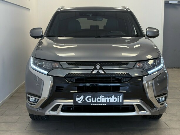 mitsubishi-outlander-plug-in-petrol-2018-big-1