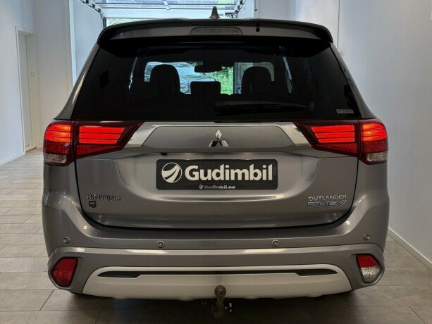 mitsubishi-outlander-plug-in-petrol-2018-big-4
