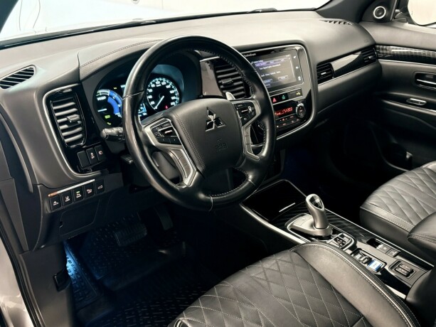 mitsubishi-outlander-plug-in-petrol-2018-big-6