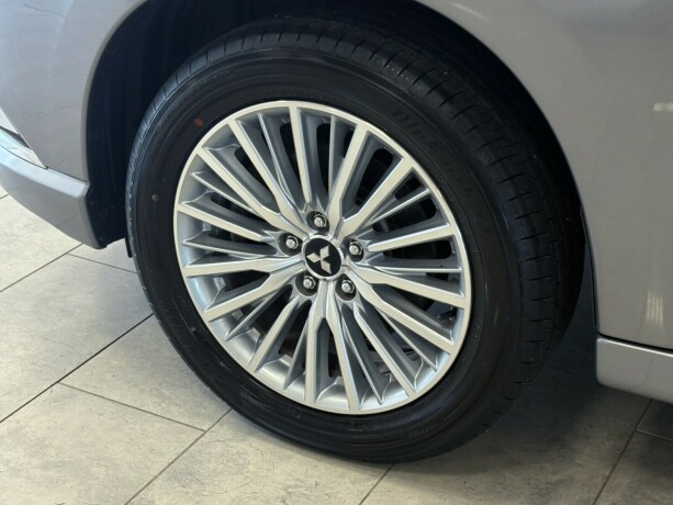 mitsubishi-outlander-plug-in-petrol-2018-big-2
