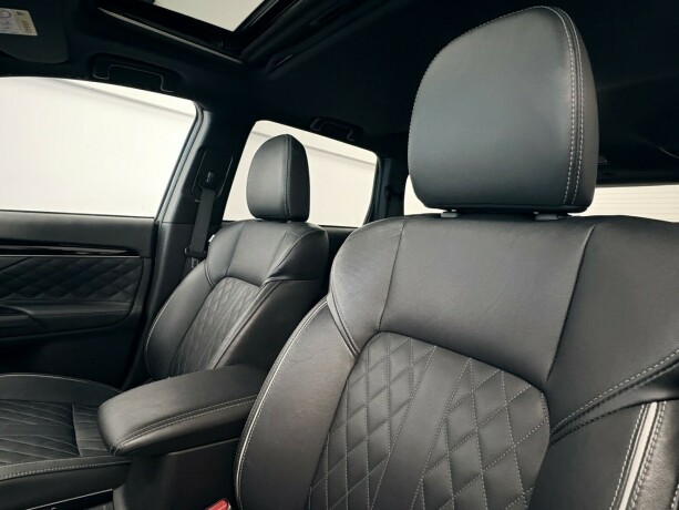mitsubishi-outlander-plug-in-petrol-2018-big-8