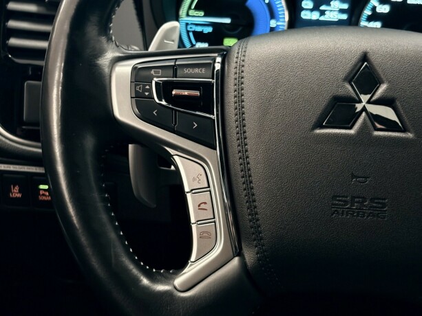 mitsubishi-outlander-plug-in-petrol-2018-big-10