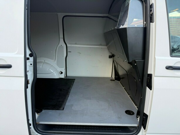 volkswagen-transporter-diesel-2013-big-23