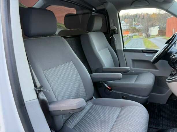volkswagen-transporter-diesel-2013-big-21
