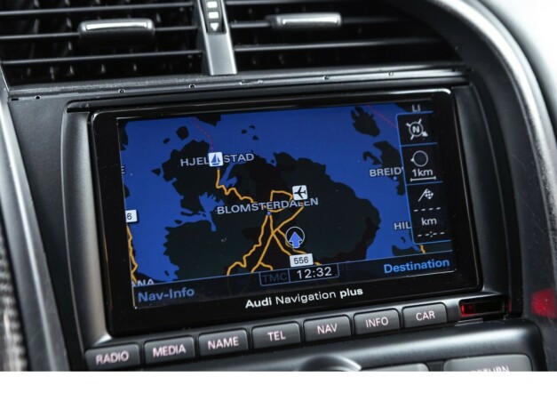audi-r8-bensin-2012-big-25