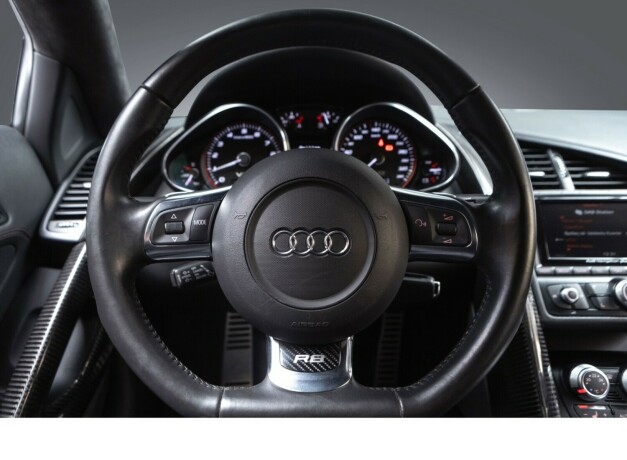 audi-r8-bensin-2012-big-16