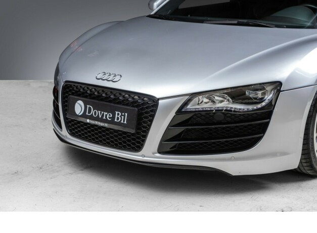 audi-r8-bensin-2012-big-2