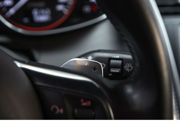 audi-r8-bensin-2012-big-18