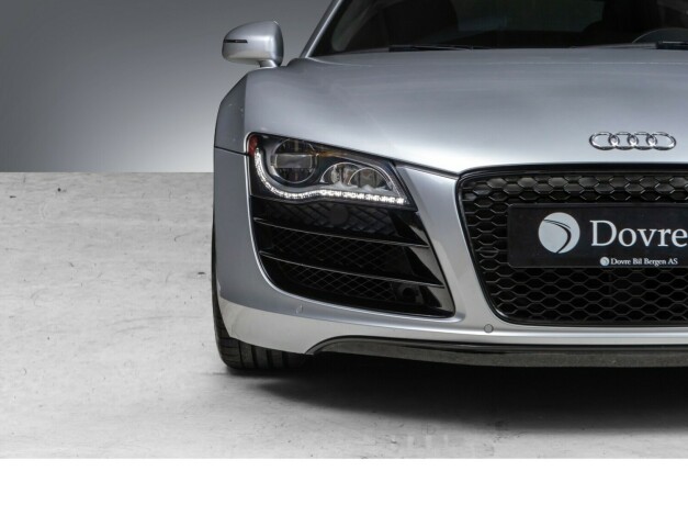 audi-r8-bensin-2012-big-7