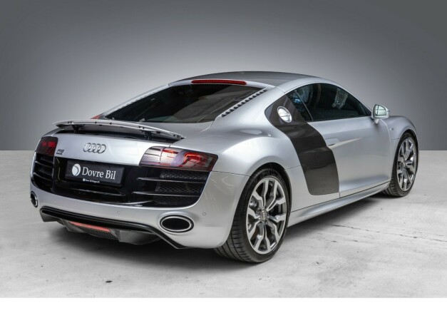 audi-r8-bensin-2012-big-10