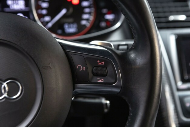 audi-r8-bensin-2012-big-17