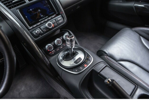 audi-r8-bensin-2012-big-22