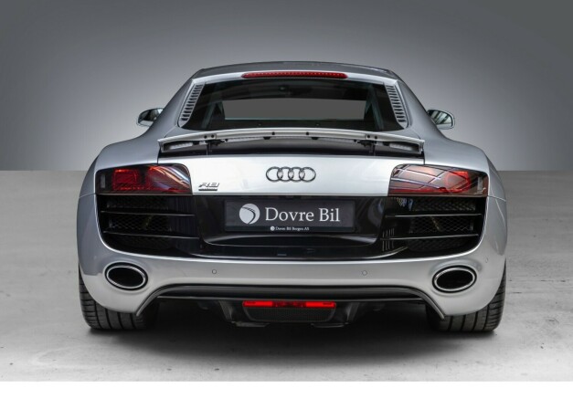 audi-r8-bensin-2012-big-13