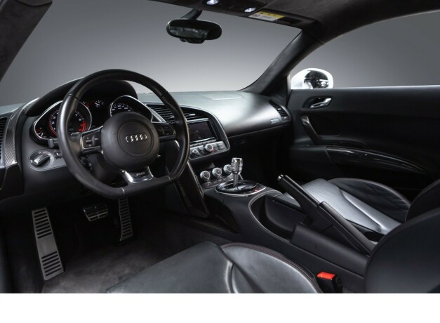 audi-r8-bensin-2012-big-15