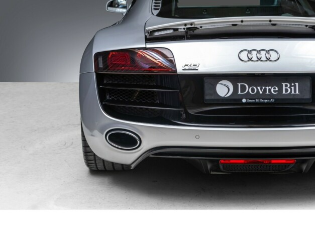 audi-r8-bensin-2012-big-14