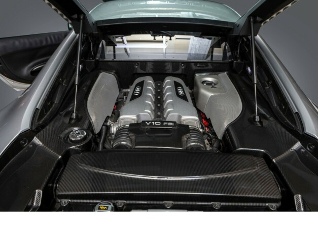 audi-r8-bensin-2012-big-32