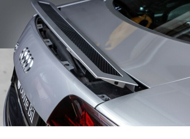 audi-r8-bensin-2012-big-12