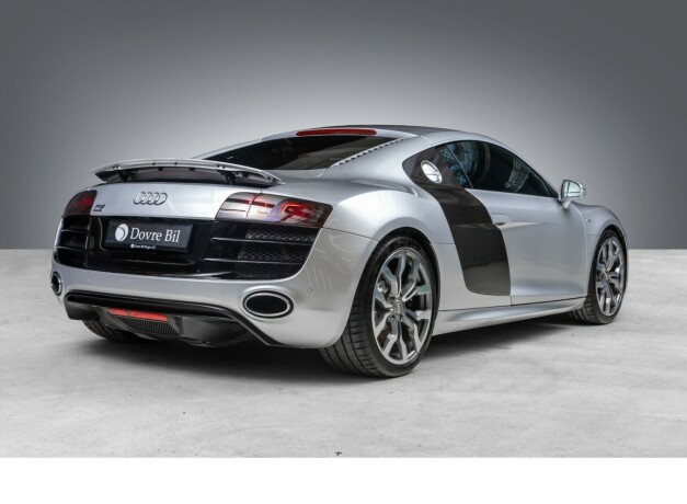 audi-r8-bensin-2012-big-9