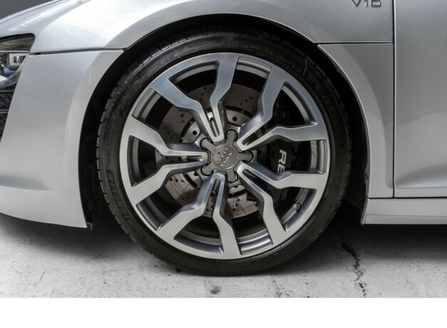 audi-r8-bensin-2012-big-5