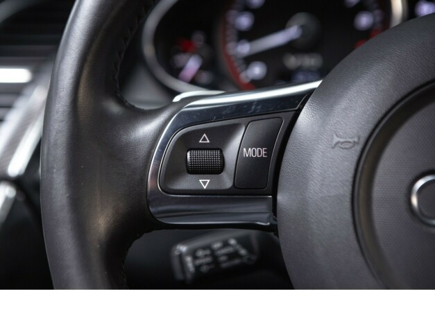 audi-r8-bensin-2012-big-19
