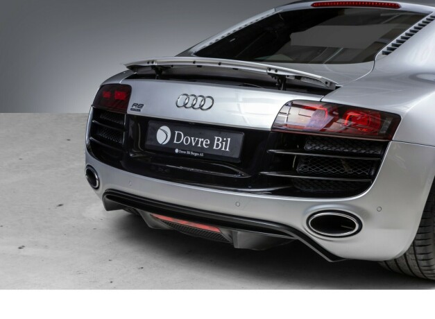 audi-r8-bensin-2012-big-11