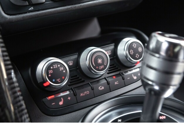 audi-r8-bensin-2012-big-24