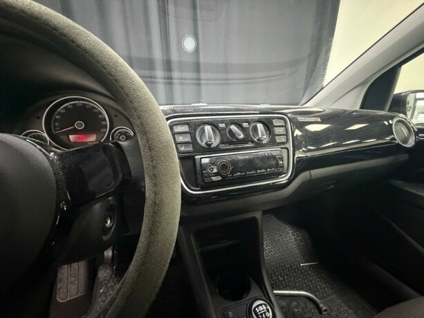 volkswagen-up-bensin-2012-big-13