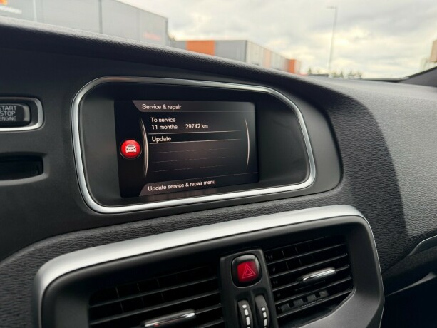 volvo-v40-bensin-2018-big-27