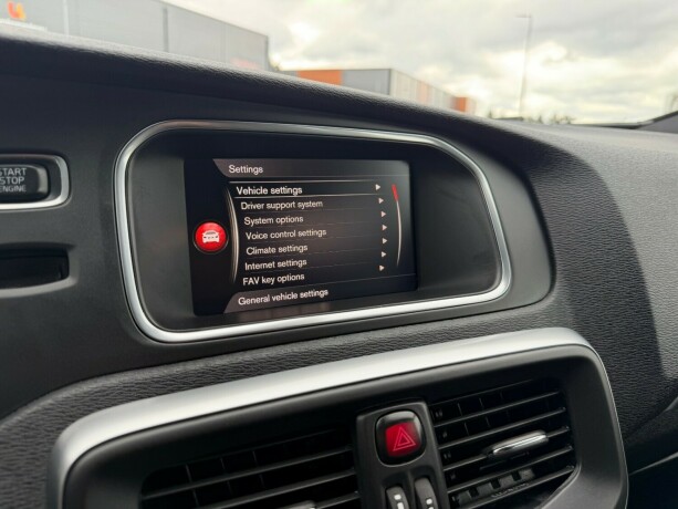 volvo-v40-bensin-2018-big-26
