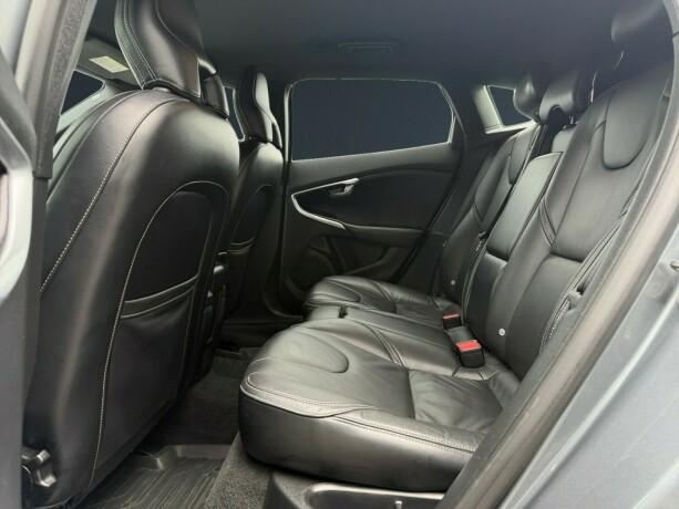 volvo-v40-bensin-2018-big-11