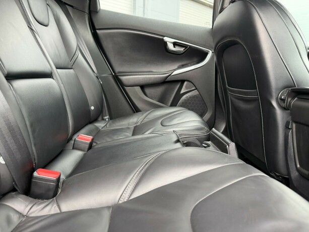 volvo-v40-bensin-2018-big-17