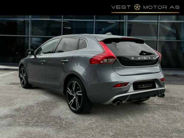 volvo-v40-bensin-2018-big-4