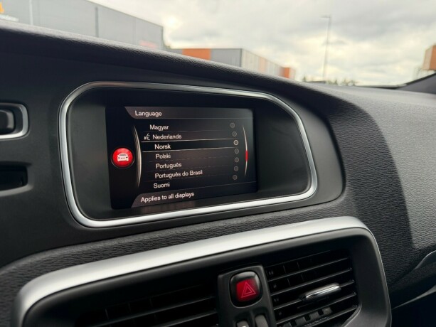 volvo-v40-bensin-2018-big-23