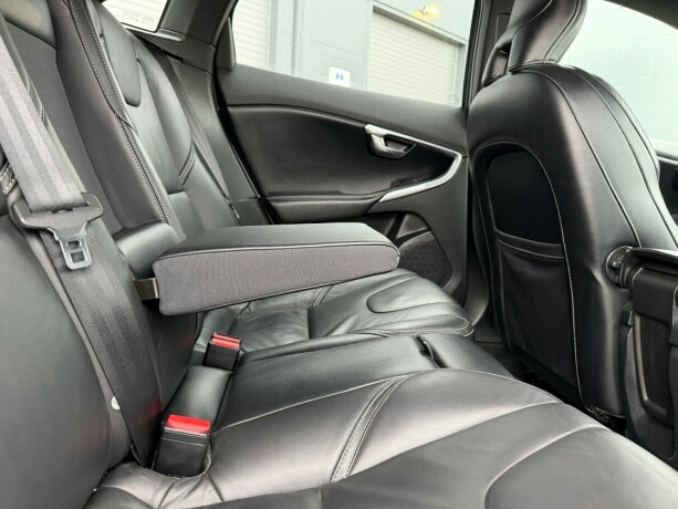 volvo-v40-bensin-2018-big-16