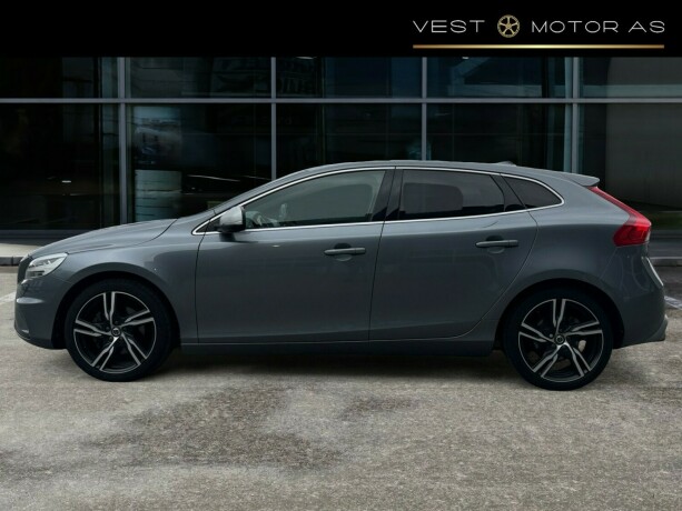 volvo-v40-bensin-2018-big-3