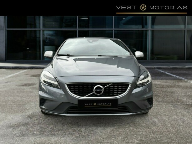 volvo-v40-bensin-2018-big-1