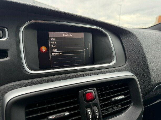 volvo-v40-bensin-2018-big-30