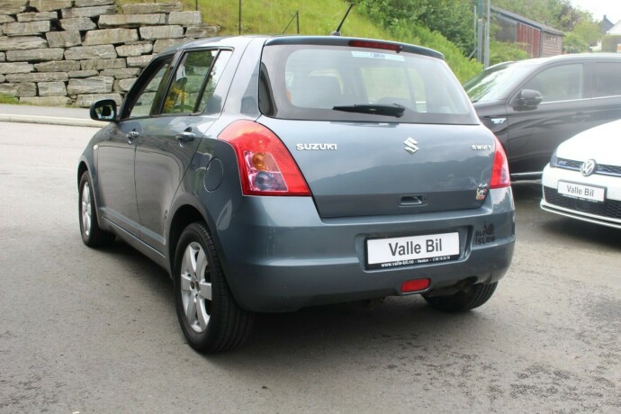suzuki-swift-bensin-2010-big-2