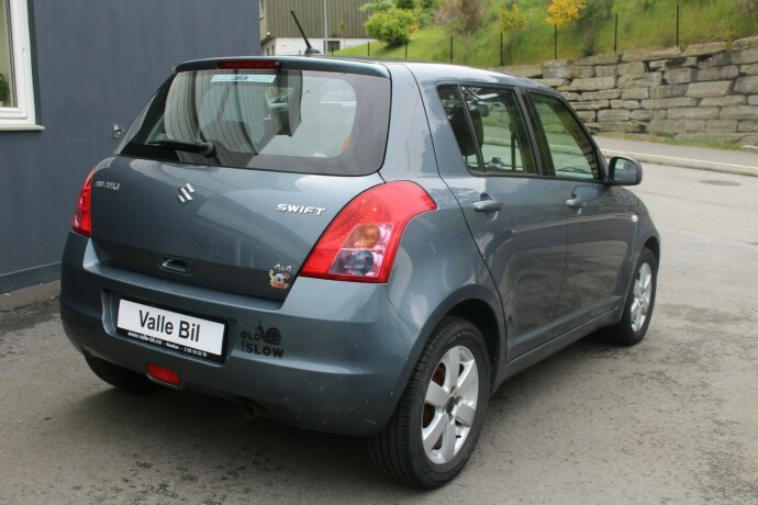 suzuki-swift-bensin-2010-big-3
