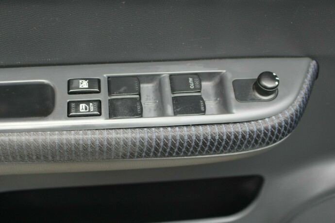 suzuki-swift-bensin-2010-big-6