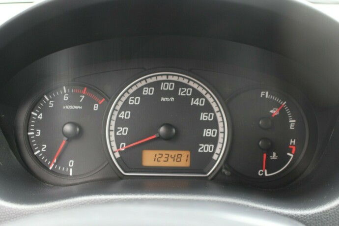 suzuki-swift-bensin-2010-big-8