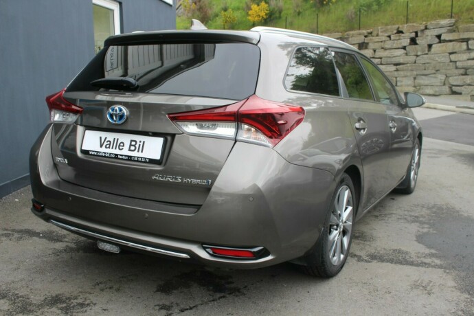 toyota-auris-elektrisitetbensin-2017-big-3