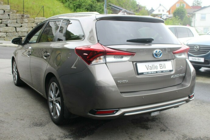 toyota-auris-elektrisitetbensin-2017-big-2
