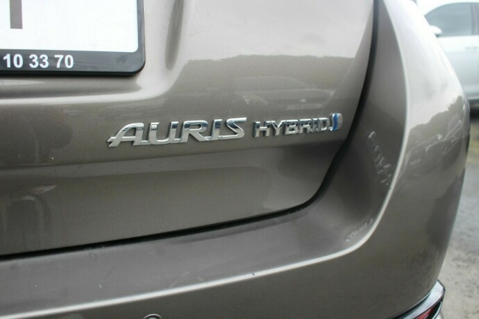 toyota-auris-elektrisitetbensin-2017-big-4