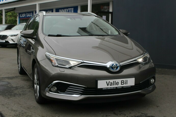 toyota-auris-elektrisitetbensin-2017-big-0