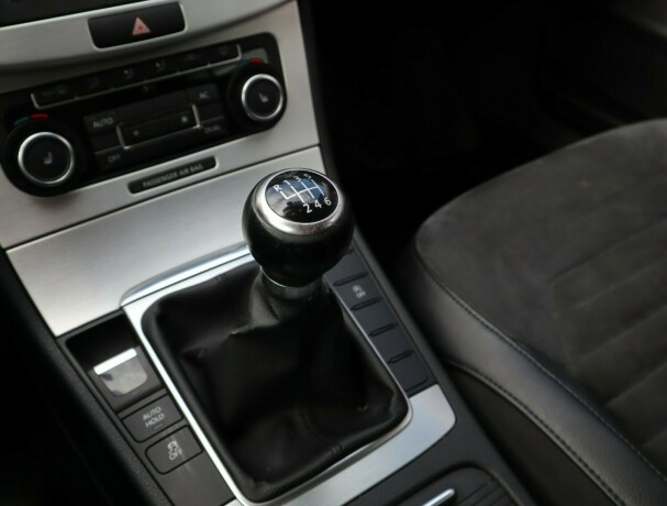volkswagen-passat-diesel-2012-big-8