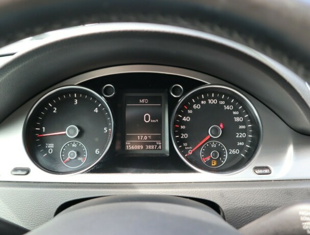 volkswagen-passat-diesel-2012-big-19