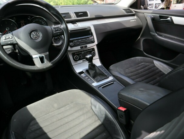 volkswagen-passat-diesel-2012-big-6